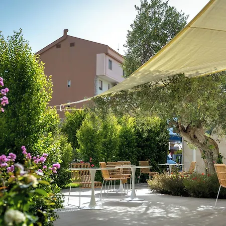 Carlo Felice 4*